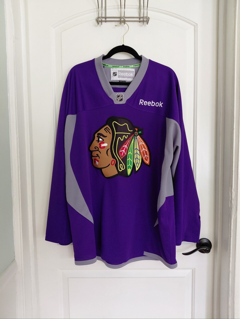 Hockey Jersey Blackhawks Purple Fight Cancer Reebok Large